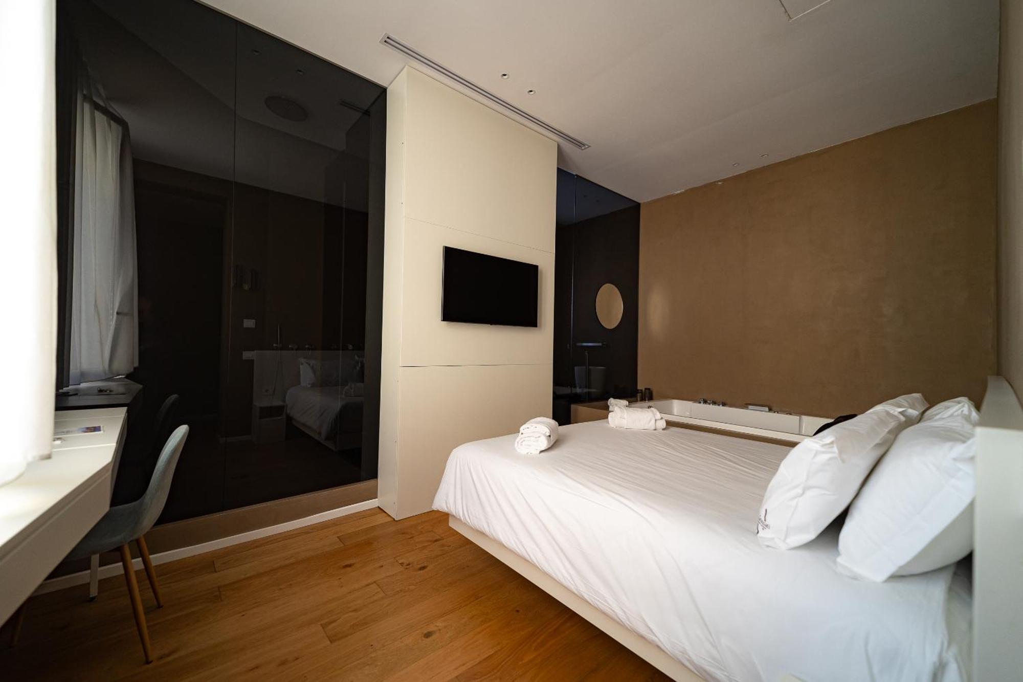 Amorgiu Luxury Suites — Photos 3